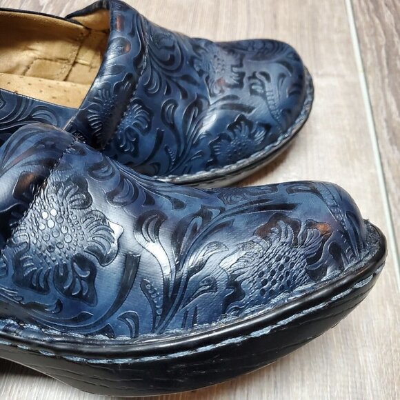GH Bass & Co Womens Sheena Blue & Black Floral Embossed Tooled Clog Shoe Sz 9.5M - Picture 13 of 14